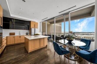 Building Photo - 2408 Victory Park Ln