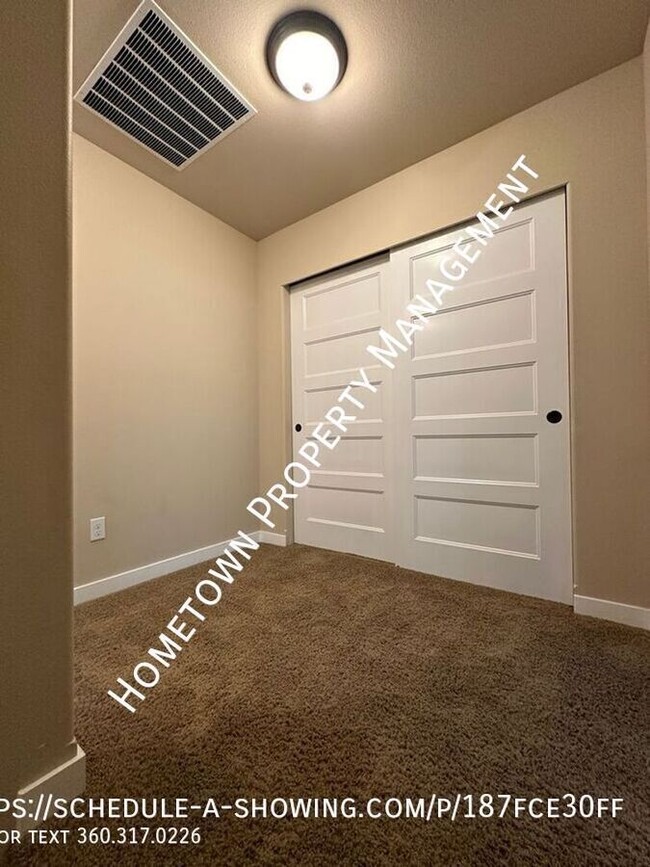 Building Photo - Beautiful 4 Bedroom 2.5 Bath Home - Availa...