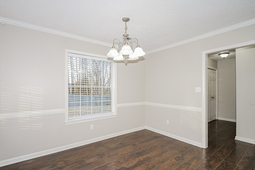 Building Photo - 2351 Mason Dr