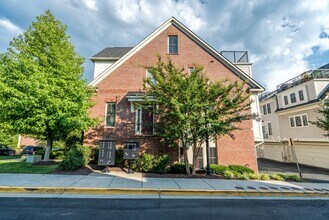 Building Photo - Gorgeous And Upgraded 2 Bedroom 3.5 Bathroom End Unit Townhome In Popular Shirlington Crest