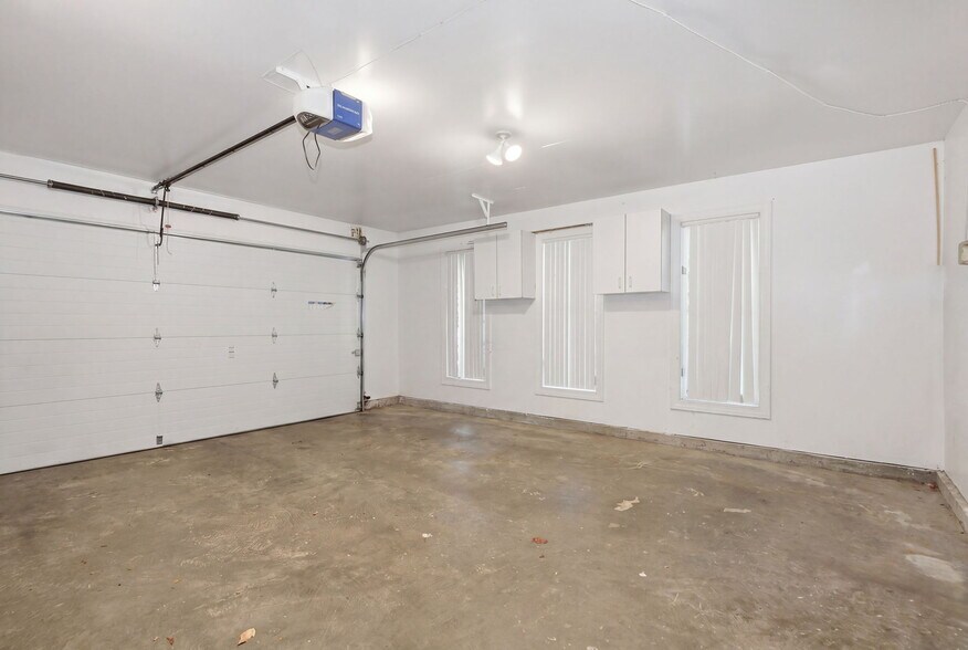 Building Photo - 7005 Endicott Ct