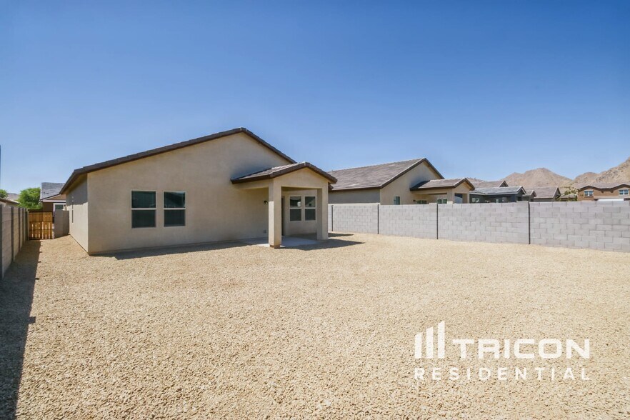 Building Photo - 4578 W Saddlebush Way