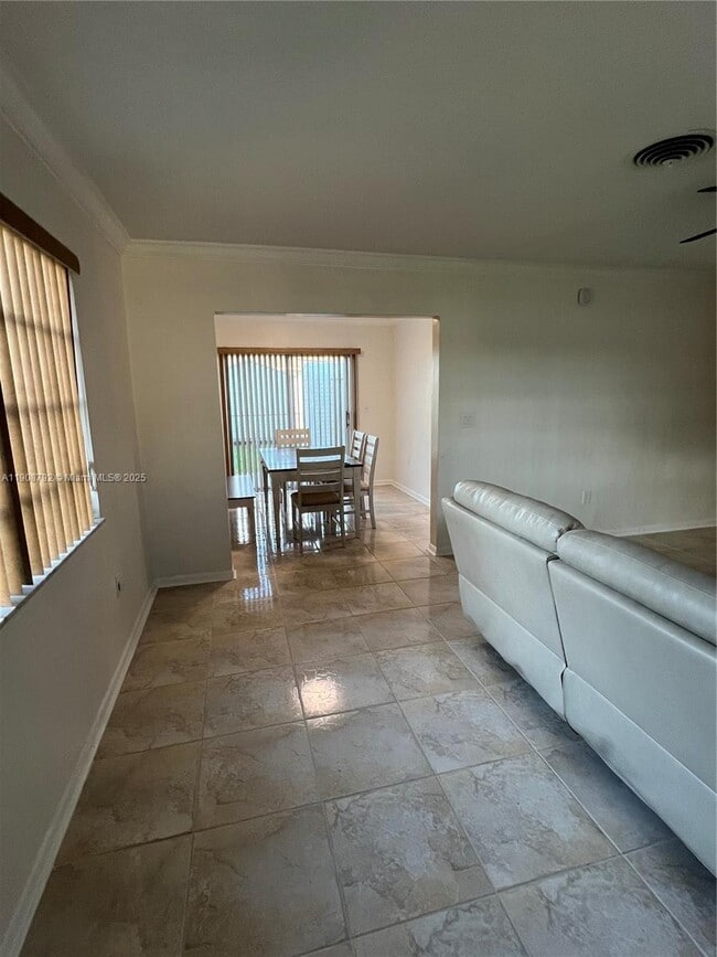 Building Photo - 75 NE 186th Terrace