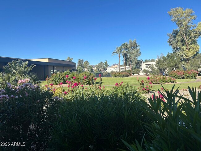 Building Photo - 7760 E Gainey Ranch Rd