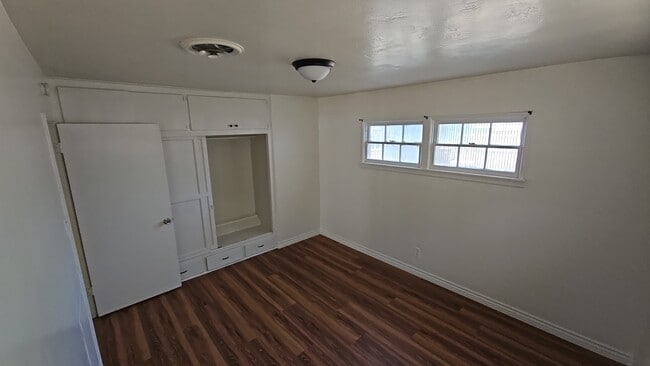 Building Photo - 44928 Kingtree Ave