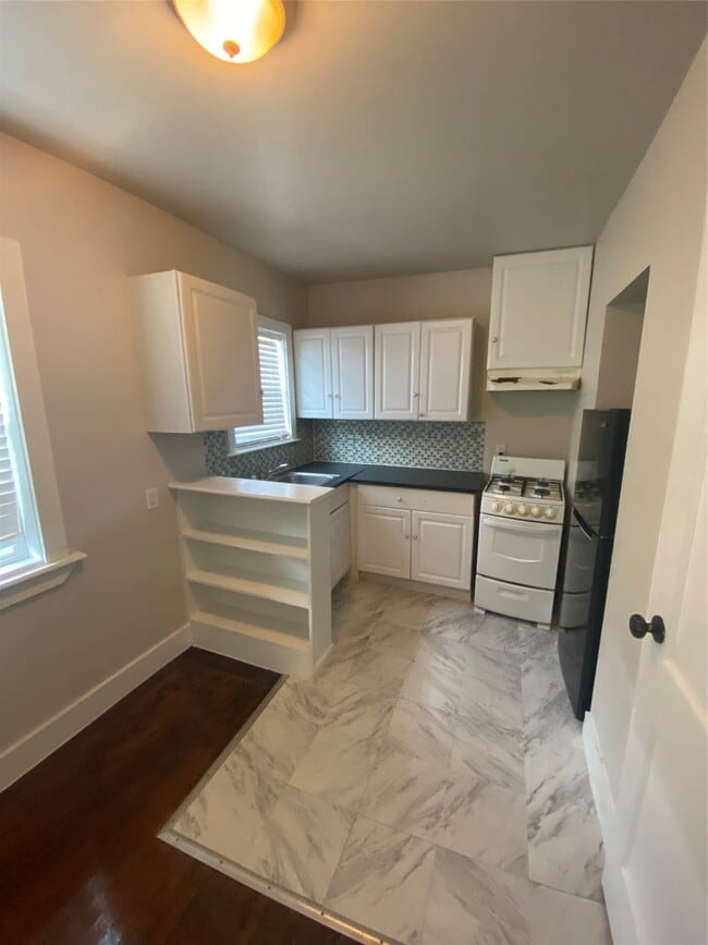 Building Photo - 1624 Holman St