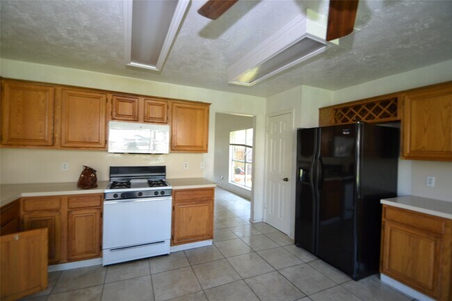 Building Photo - 12410 Meadow Briar Dr