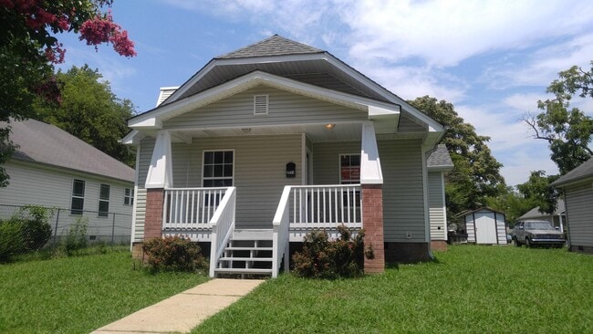 Building Photo - 3 bed, 2 bath home!