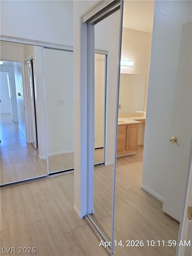 Building Photo - 5650 E Sahara Ave