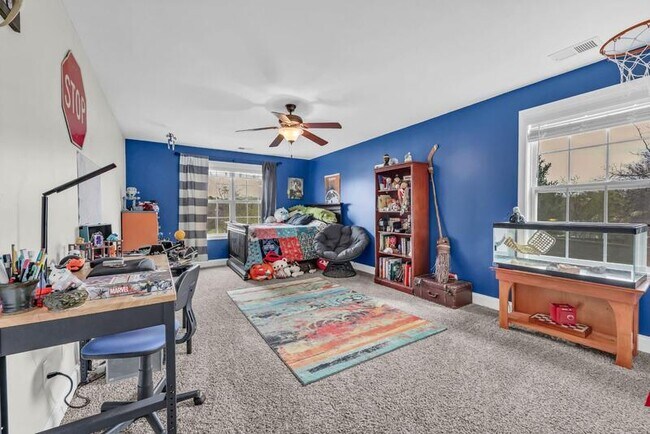 Building Photo - 820 Carousel Ct