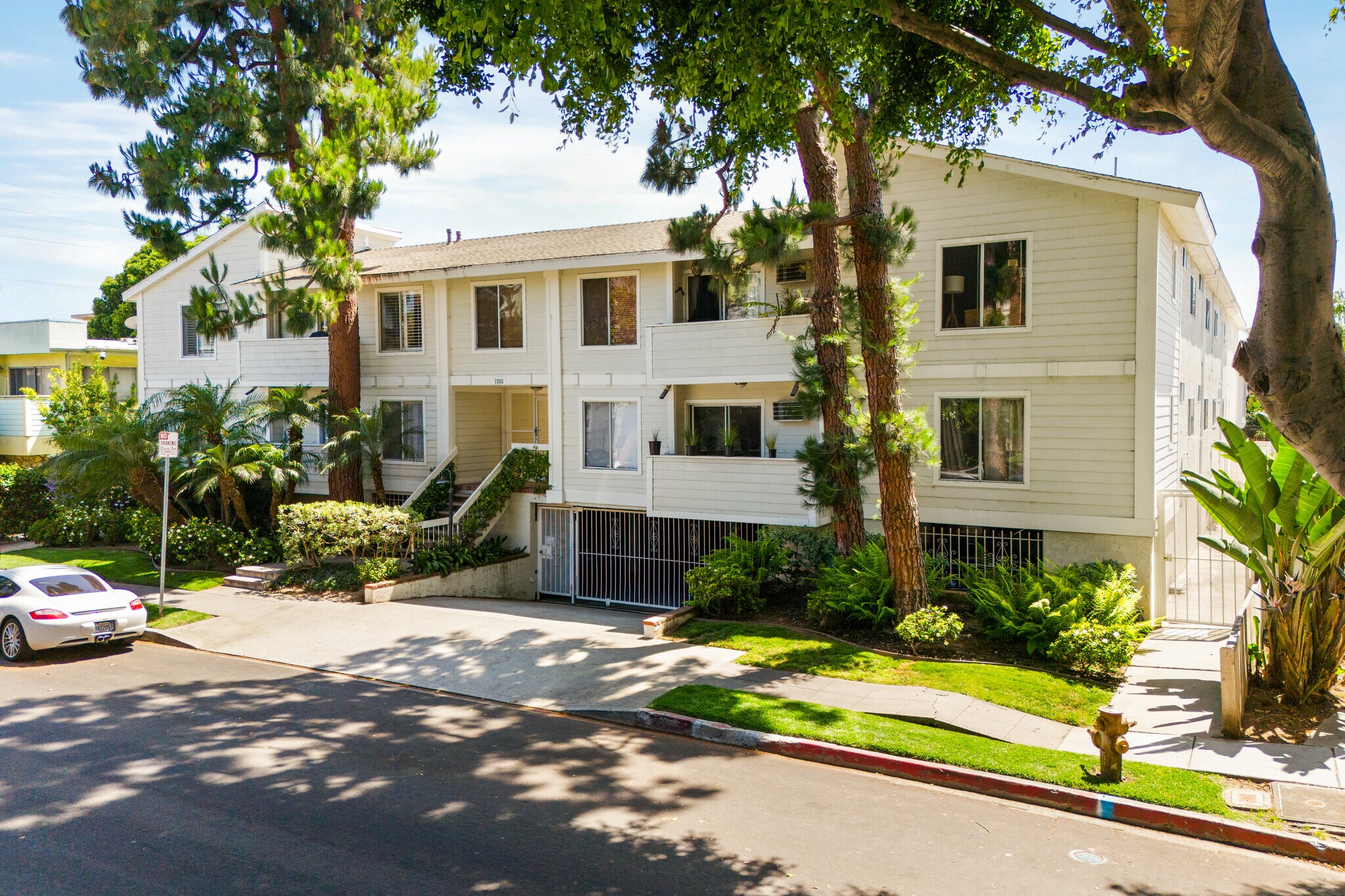 Building Photo - 1535 Granville Ave