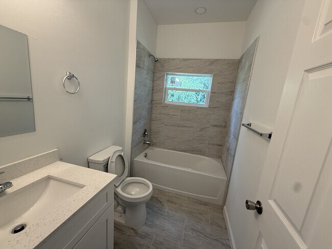 Building Photo - 2964 Wells Ave