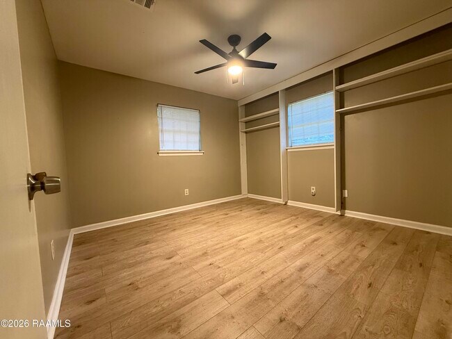 Building Photo - 204 Winsor Dr
