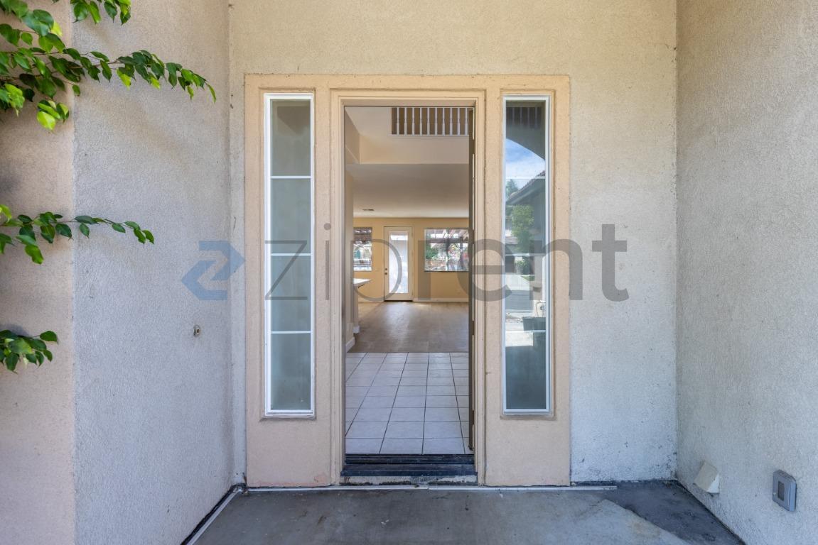 Building Photo - Unit