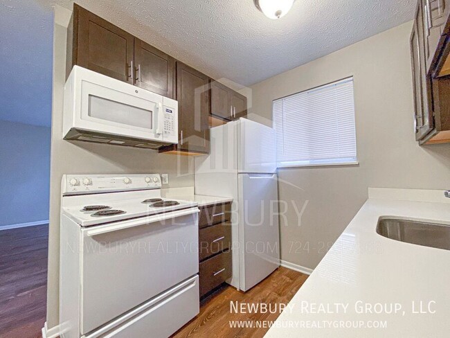 Building Photo - Spacious 2-Bedroom Apartment in a Serene C...