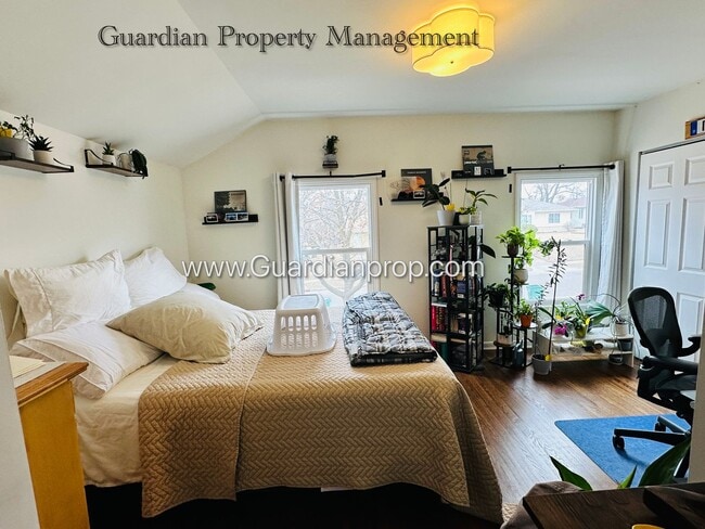 Building Photo - St Louis Park Single Family Home, Dishwasher, Garage, Patio