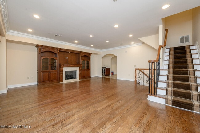 Building Photo - 25 White Oak Ln