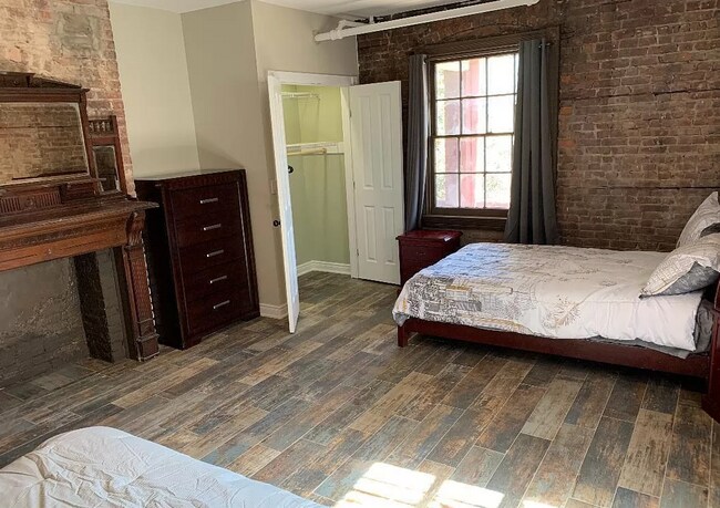 Building Photo - 239 St Pauls Ave