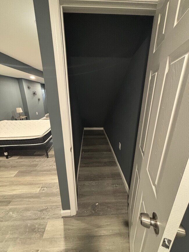 Building Photo - 2 Bedrooms plus den with 3.5 Bathrooms