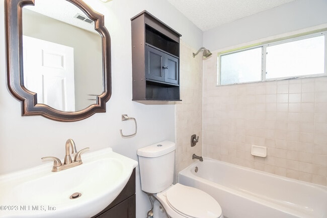 Building Photo - 95142 Twin Oaks Ln