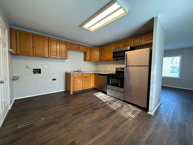 Building Photo - Updated 3 Bedroom in Southwood Neighborhood.
