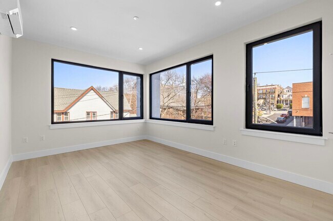 Building Photo - 4525 Bergenwood Ave