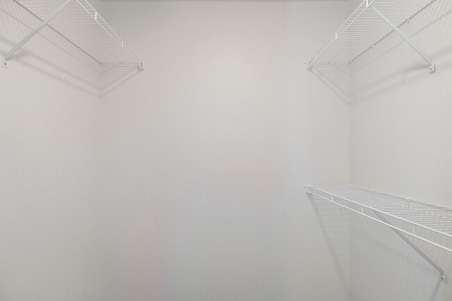 Building Photo - 3 bedroom duplex-Westbury Gardens!
