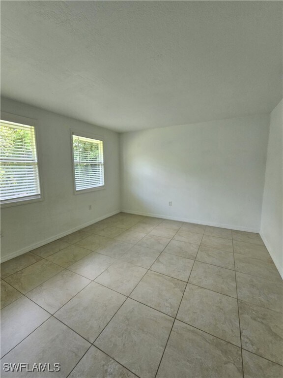 Building Photo - 828 96th Ave N