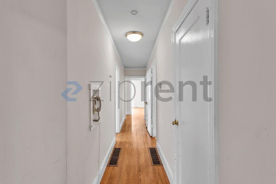 Building Photo - Unit