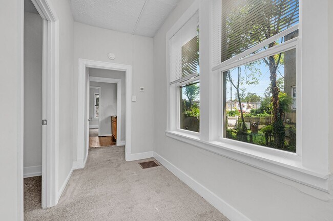 Building Photo - 3503 Oakmont Ave