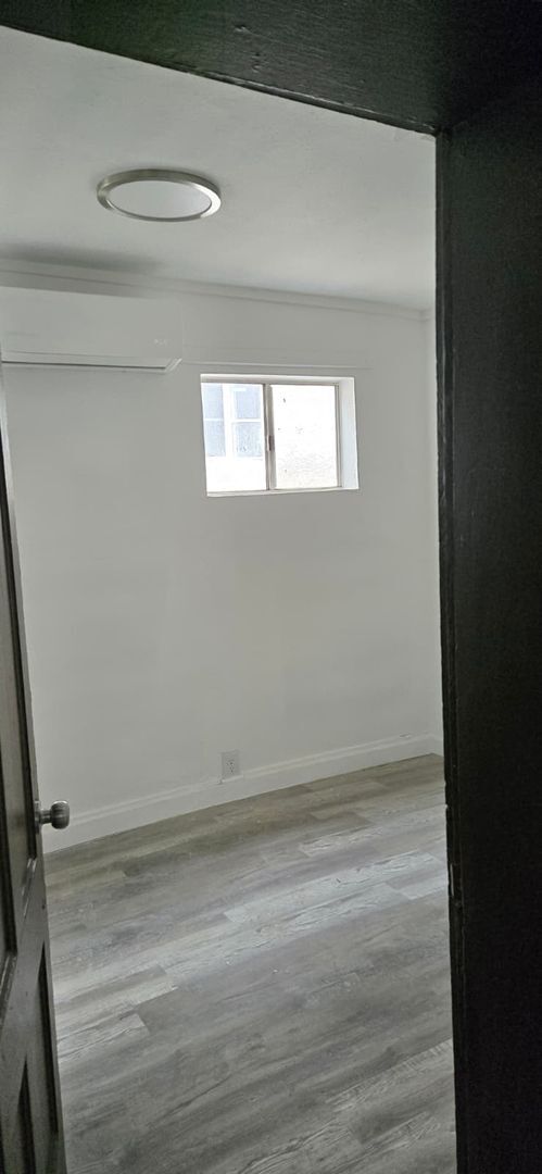 Building Photo - 3 Bedroom 2 Bath Home