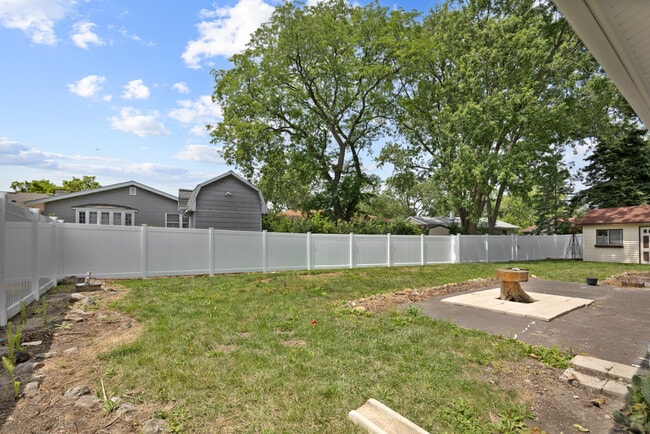 Building Photo - 1060 Warwick Ln