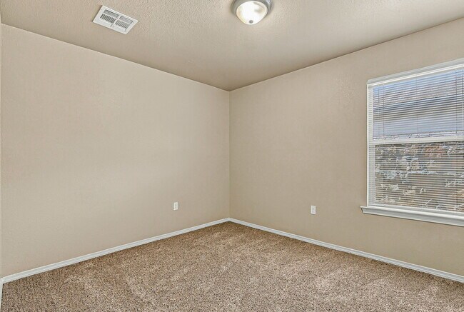 Building Photo - 14352 S Cave Ave