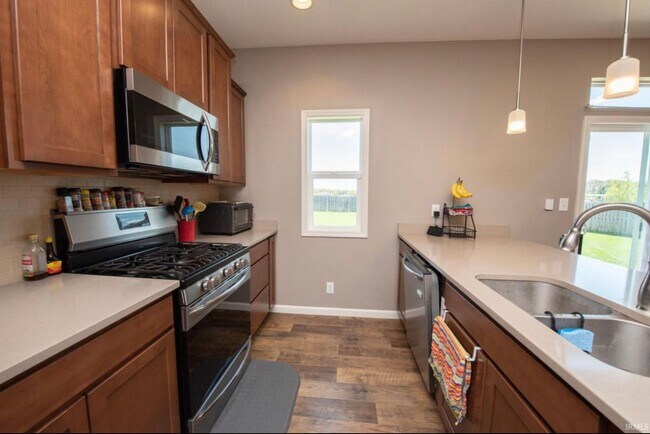 Building Photo - Beautiful Ranch Home with Open Floor Plan, Private Backyard & Luxurious Primary Suite