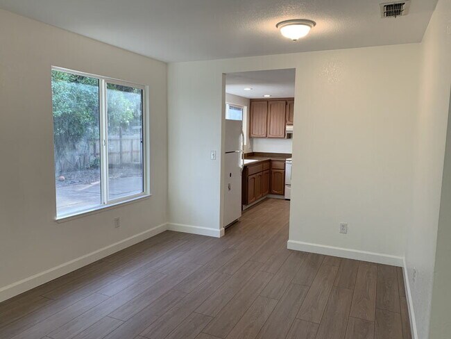 Building Photo - Recently remodeled home a short walk from Cameron Park Lake for rent!