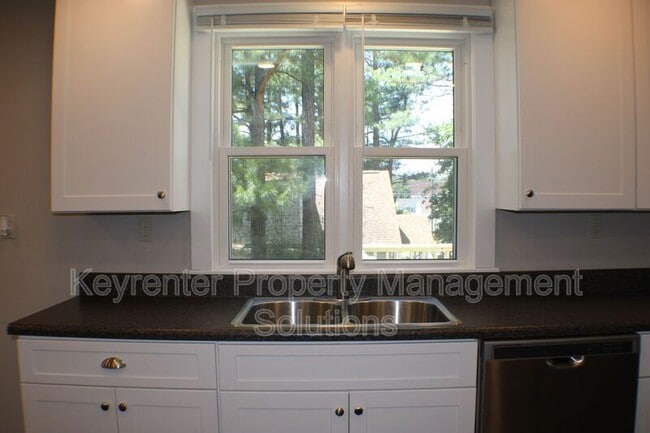 Building Photo - 509 5th St