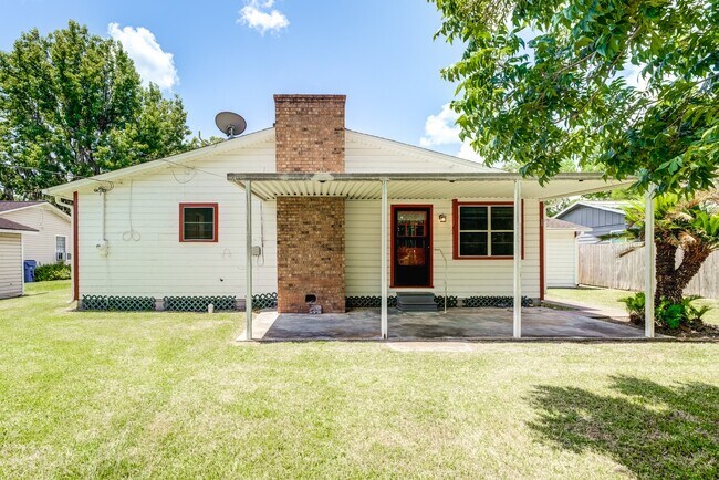 Building Photo - 305 Yaupon St