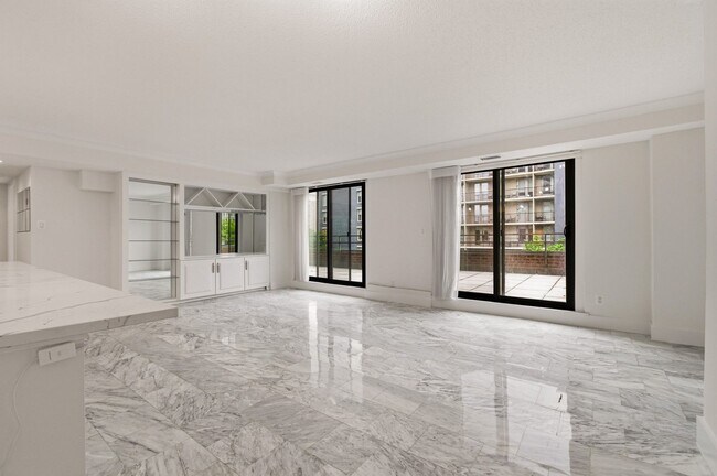 Building Photo - 3 Washington Cir NW