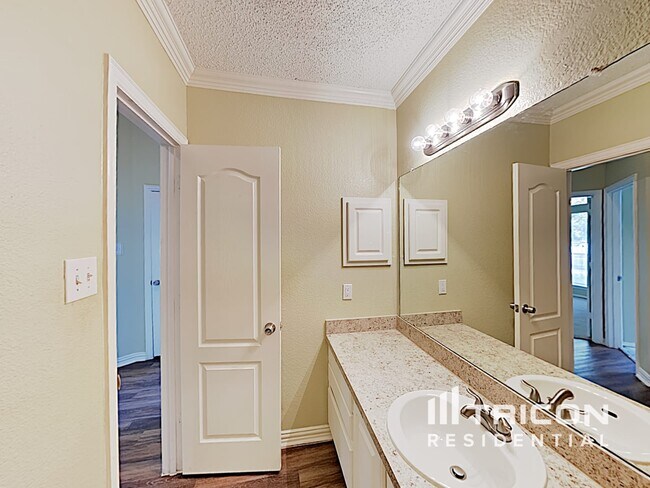 Building Photo - 1362 Meadow Creek Dr