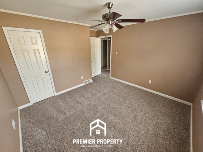 Building Photo - 2116 Rolling Valley Dr