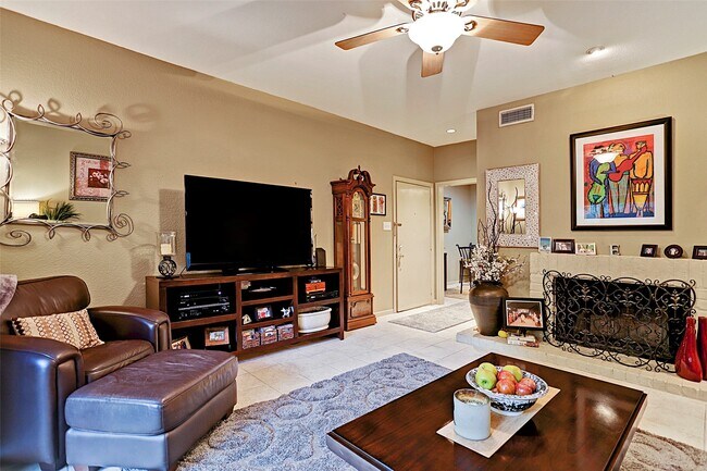 Building Photo - 11711 Memorial Dr