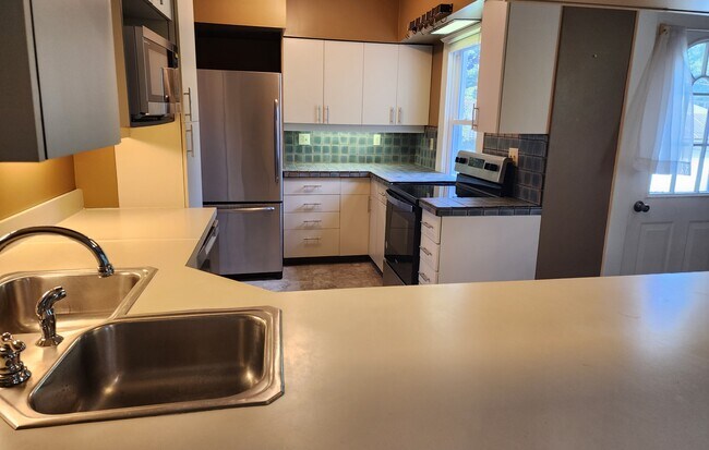 Kitchen - new floor - 328 4th St