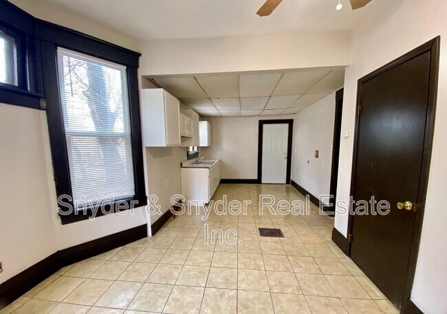 Building Photo - 390 Doyle St