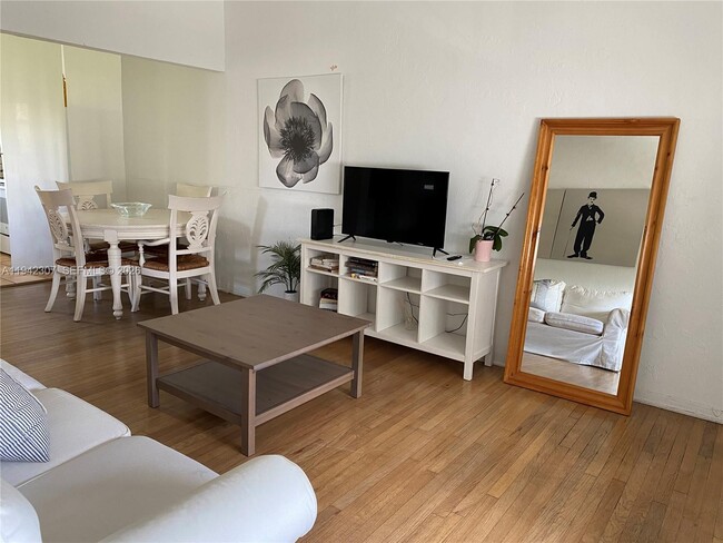 Building Photo - 1011 9th St