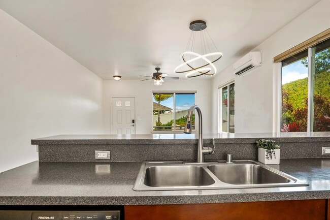 Building Photo - Beautiful Designed Spacious 3 bed/2.5 Bath Home at Kehalani with Ocean Views!