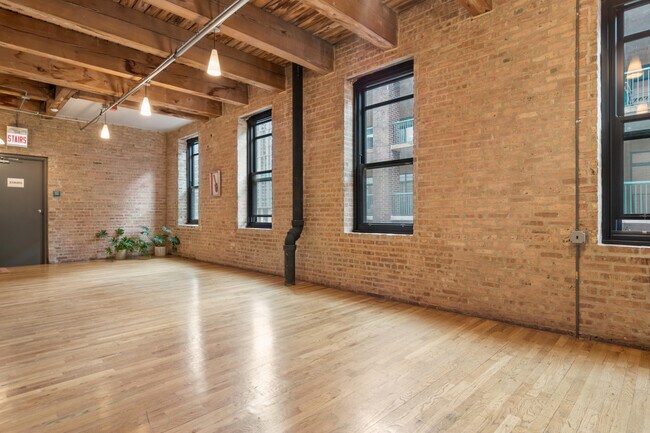 Building Photo - 14 N Peoria St