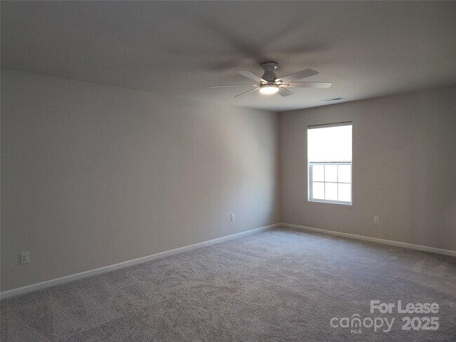 Building Photo - 3247 Crawford Ave