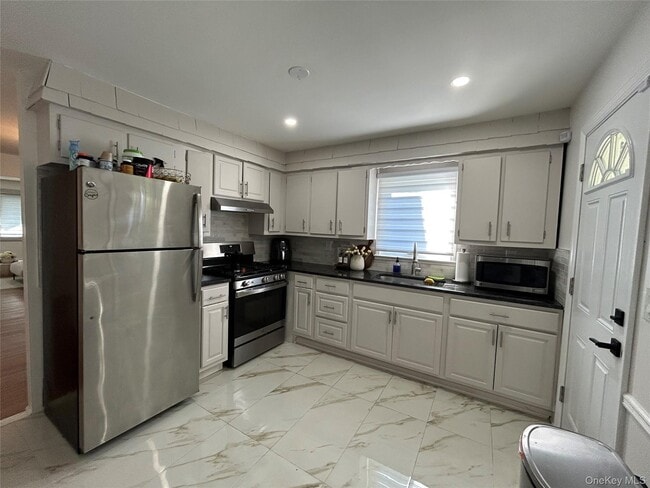 Building Photo - 47 Shelburne Rd