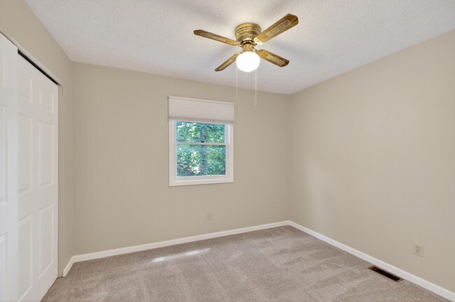 Building Photo - 4 Bedroom Near Butler University!