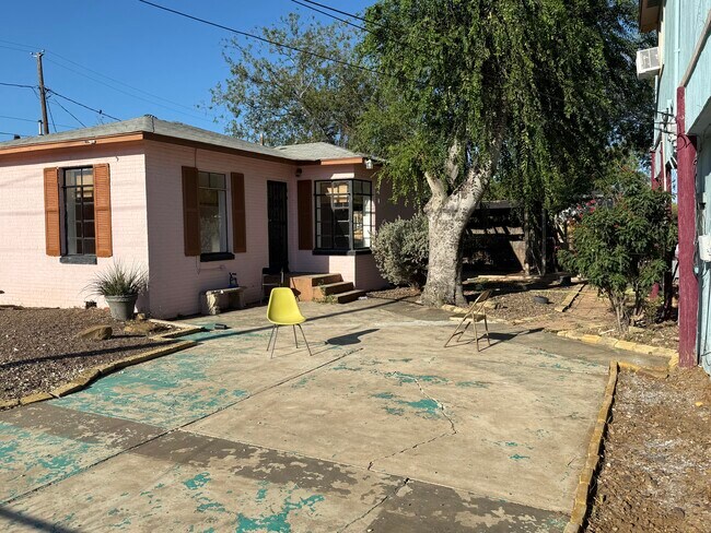 Primary Photo - 1820 Aldama St